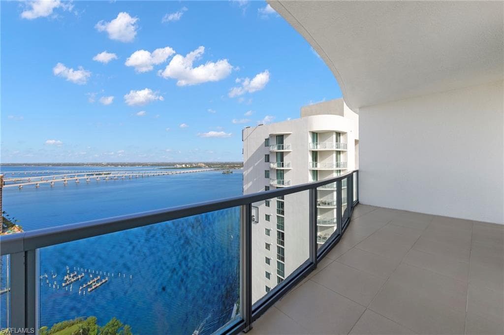 3000 Oasis Grand BLVD, FORT MYERS FL 33916-1