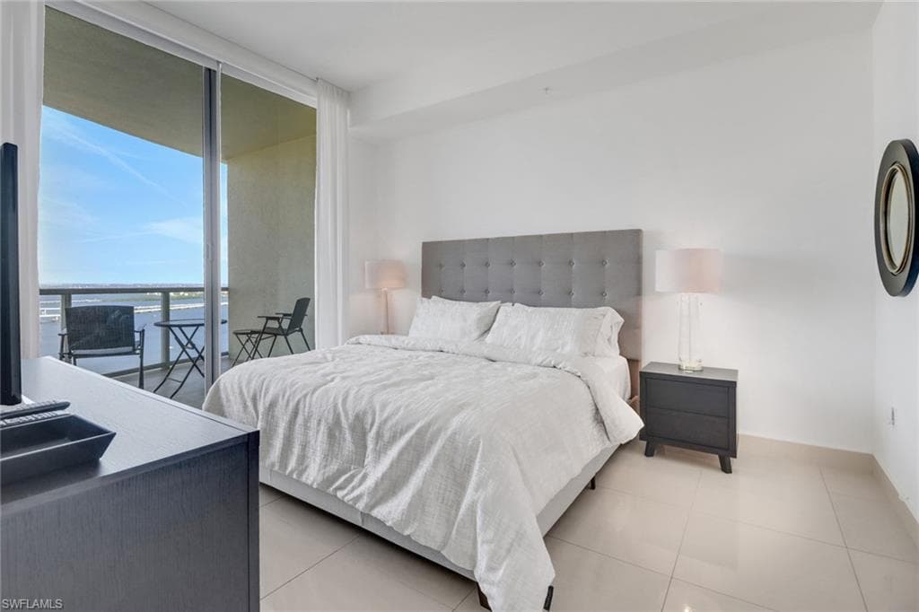 3000 Oasis Grand BLVD, FORT MYERS FL 33916-16