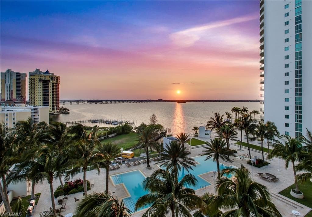 3000 Oasis Grand BLVD, FORT MYERS FL 33916-2