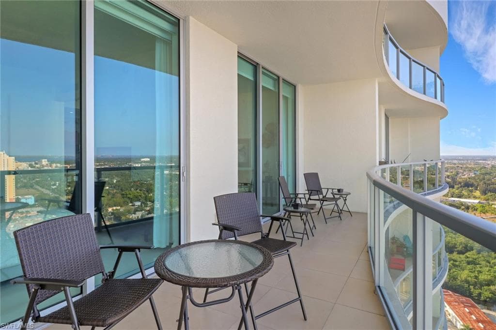 3000 Oasis Grand BLVD, FORT MYERS FL 33916-31