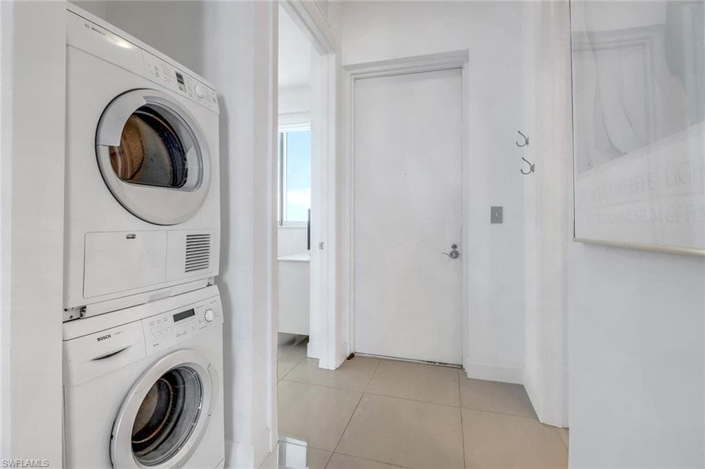 3000 Oasis Grand BLVD, FORT MYERS FL 33916-23