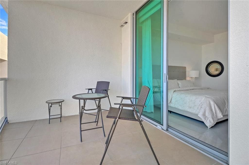 3000 Oasis Grand BLVD, FORT MYERS FL 33916-30