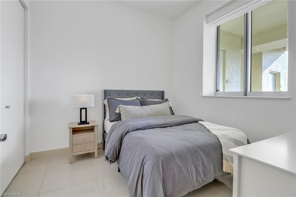 3000 Oasis Grand BLVD, FORT MYERS FL 33916-20