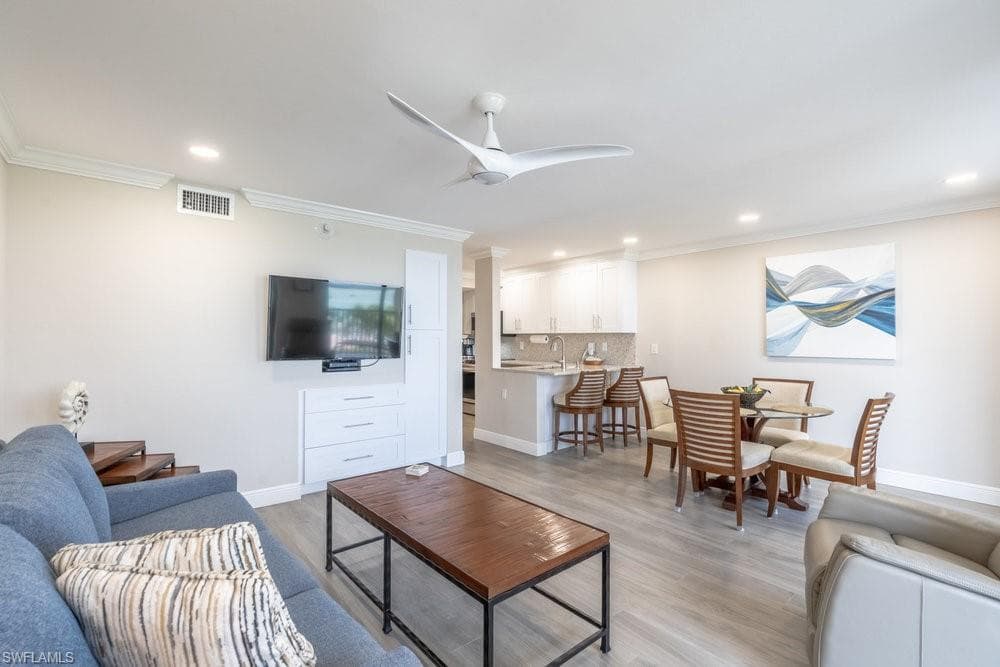 10 Tampa PL # 303, MARCO ISLAND FL 34145-8