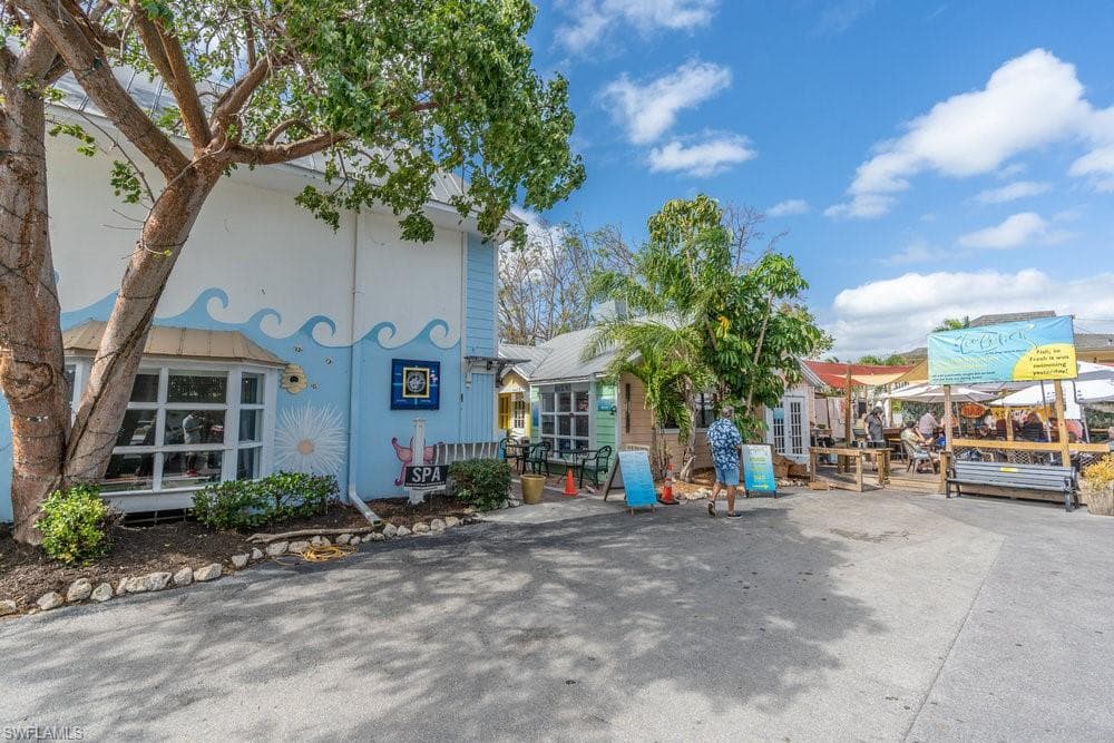 10 Tampa PL # 303, MARCO ISLAND FL 34145-30