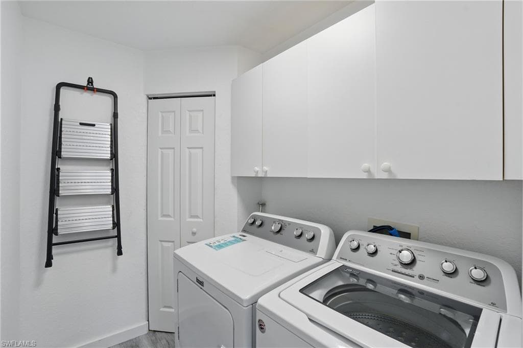1220 Sarah Jean CIR # L103, NAPLES FL 34110-27