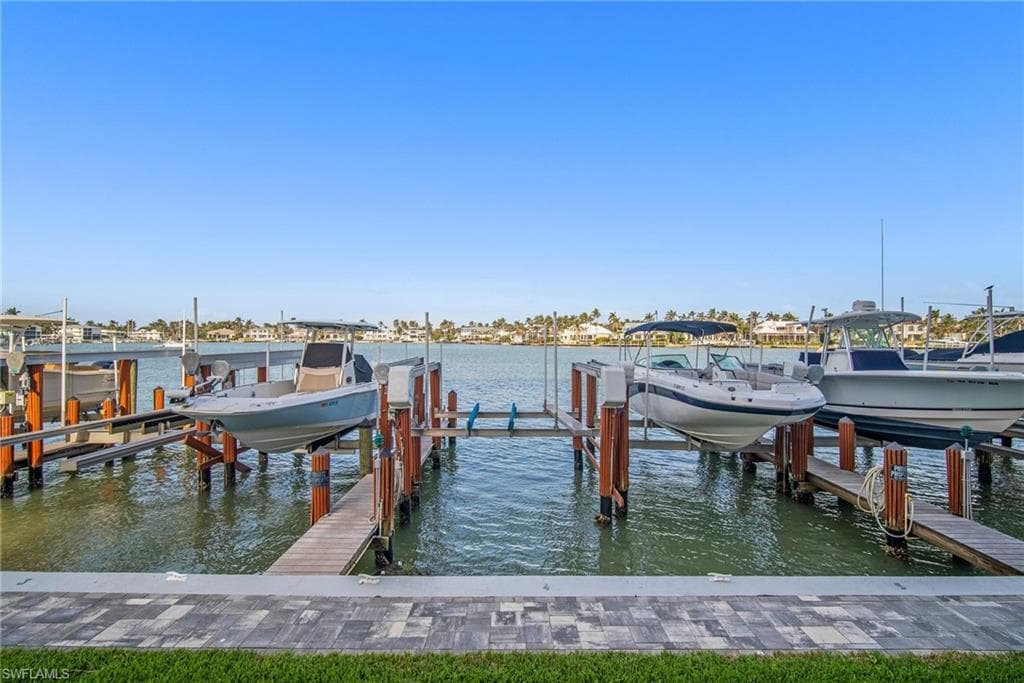 2650 Gulf Shore BLVD N # 701, NAPLES FL 34103-2