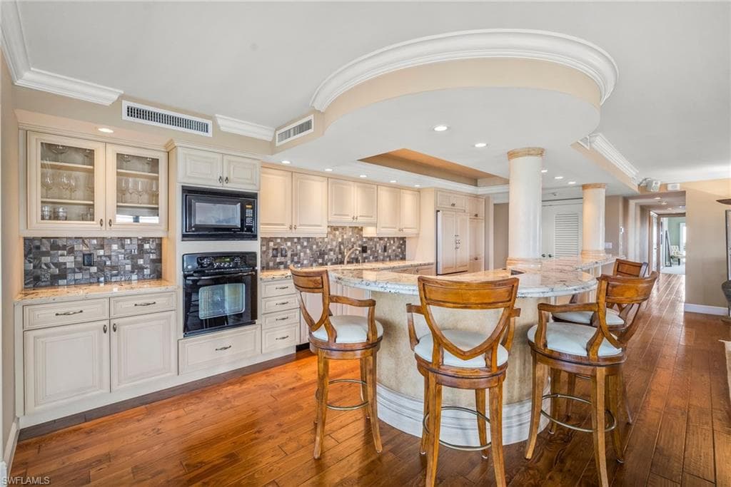 2650 Gulf Shore BLVD N # 701, NAPLES FL 34103-23