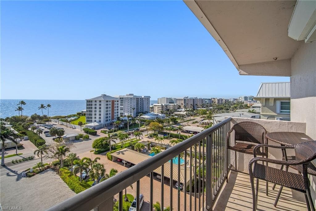 2650 Gulf Shore BLVD N # 701, NAPLES FL 34103-33