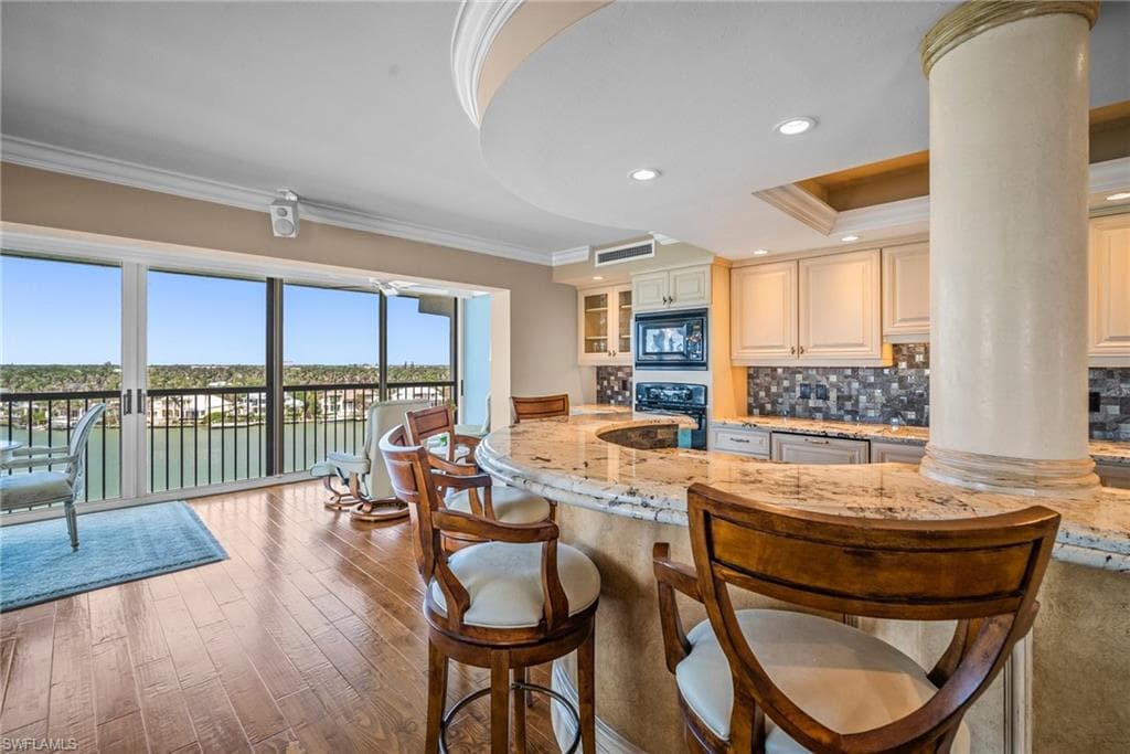 2650 Gulf Shore BLVD N # 701, NAPLES FL 34103-17