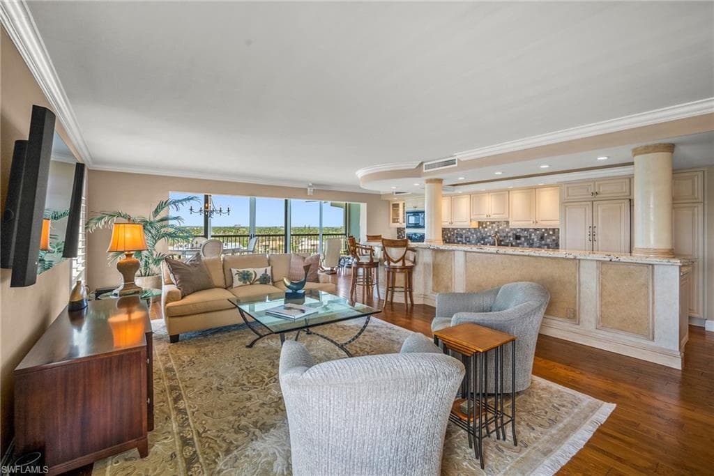 2650 Gulf Shore BLVD N # 701, NAPLES FL 34103-18