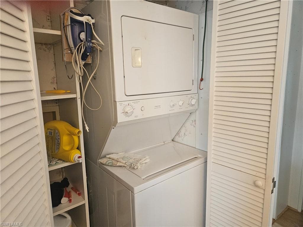 27 Amethyst AVE # 27A, NAPLES FL 34114-22