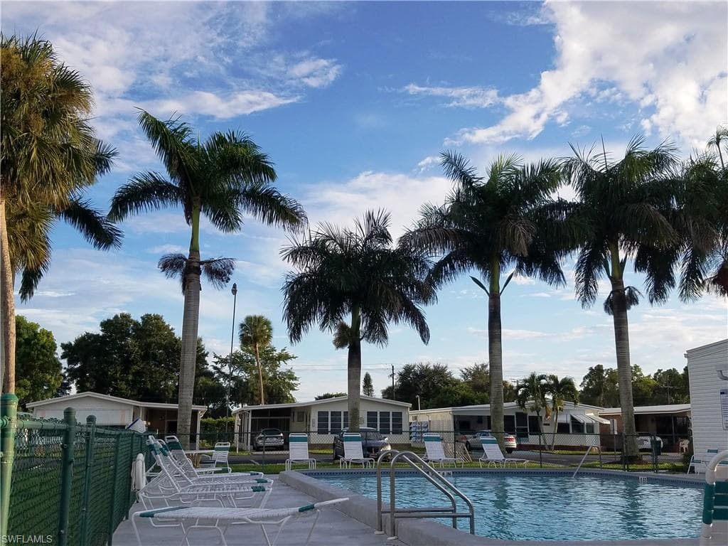 27 Amethyst AVE # 27A, NAPLES FL 34114-1