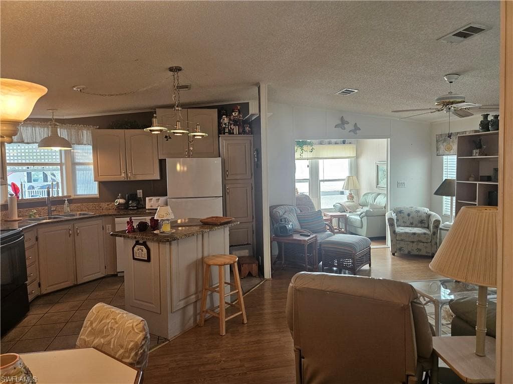 27 Amethyst AVE # 27A, NAPLES FL 34114-21