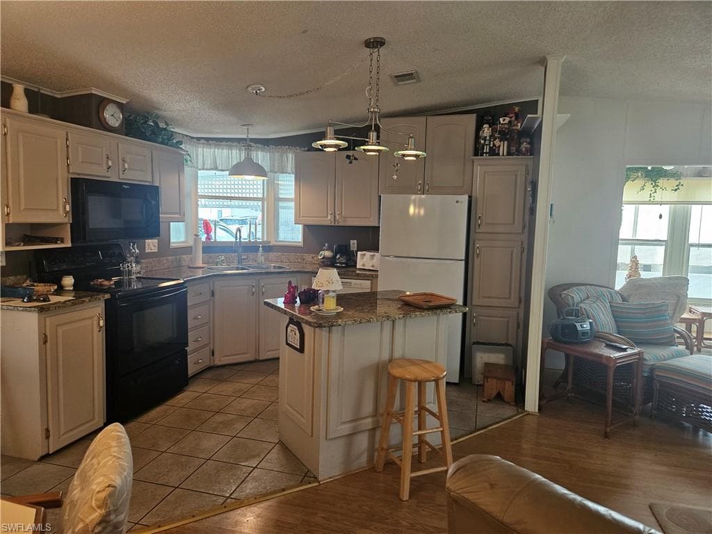 27 Amethyst AVE # 27A, NAPLES FL 34114-6