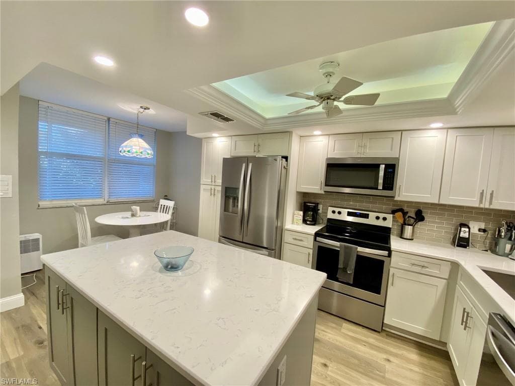 290 Naples Cove DR # 2205, NAPLES FL 34110-5