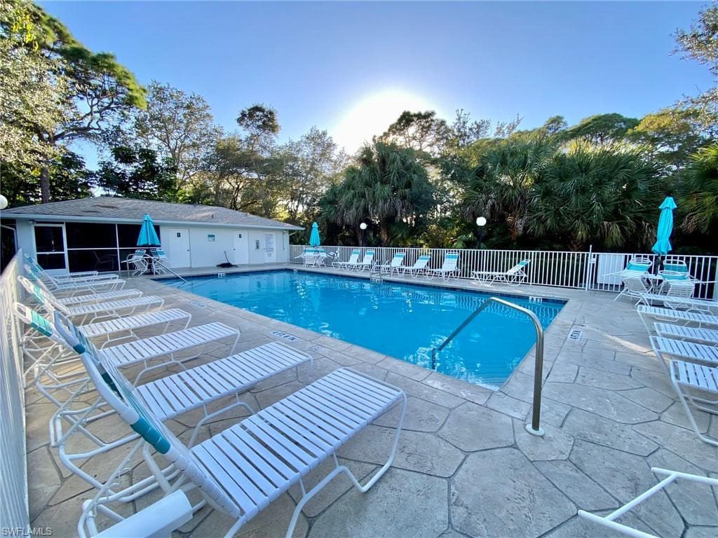 290 Naples Cove DR # 2205, NAPLES FL 34110-2