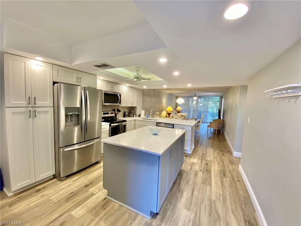 290 Naples Cove DR # 2205, NAPLES FL 34110-3