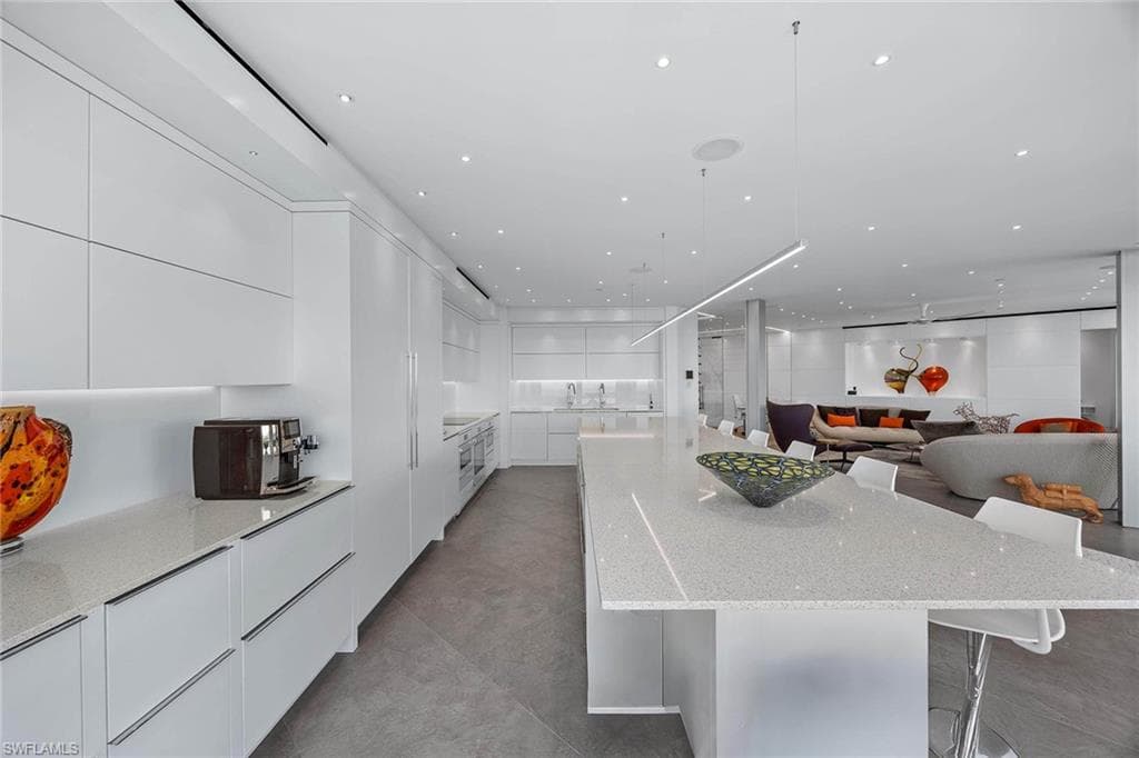 425 Dockside DR # 905, NAPLES FL 34110-15