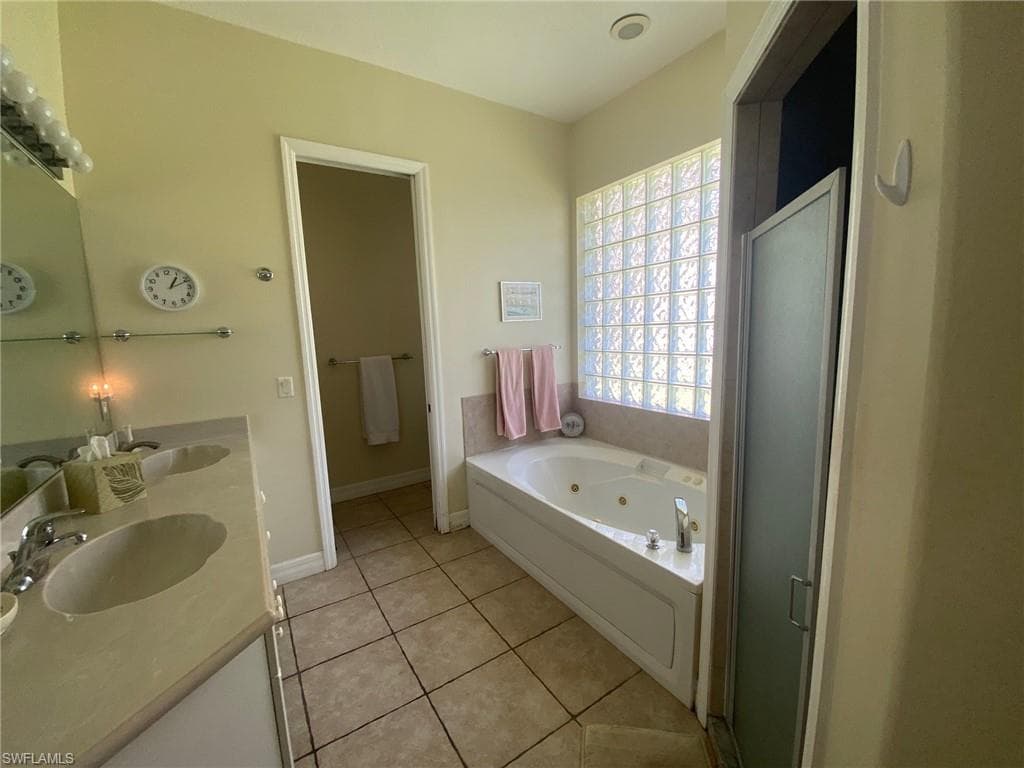 9623 Springlake CIR, ESTERO FL 33928-6