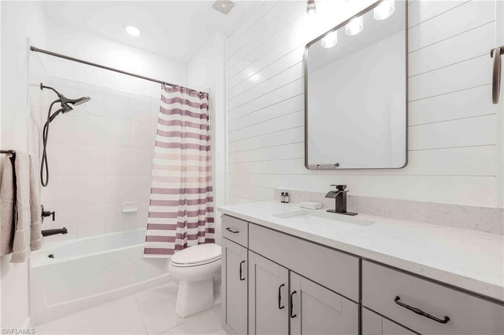 2179 Yellowfin CIR, NAPLES FL 34114-14