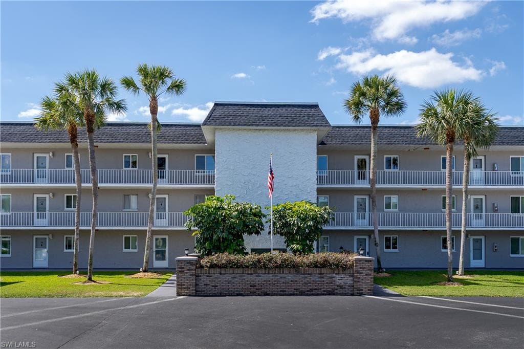 5515 Rattlesnake Hammock RD # 205, NAPLES FL 34113-42