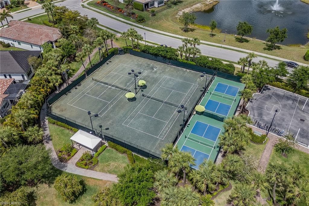 9403 Foxglove LN, NAPLES FL 34120-39