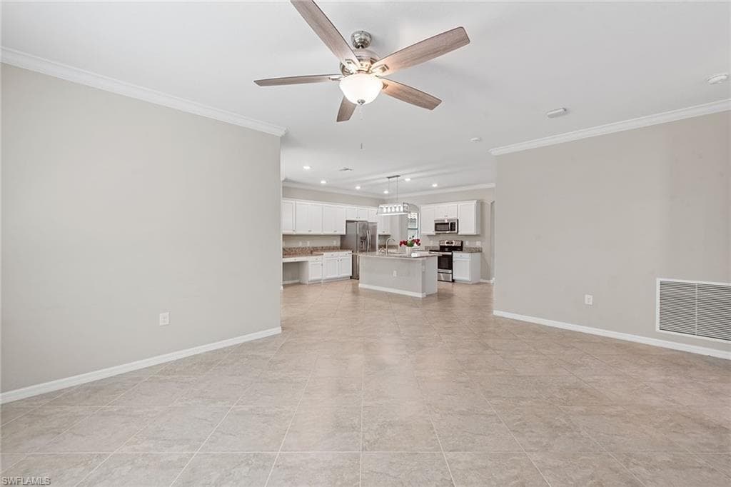 9403 Foxglove LN, NAPLES FL 34120-7