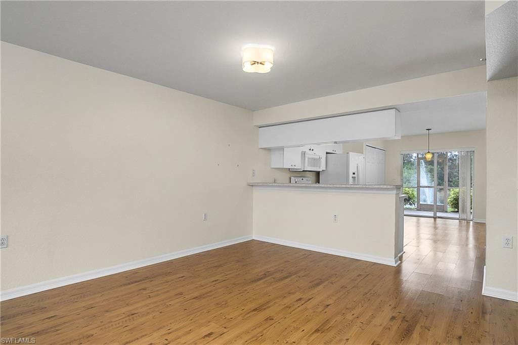 4965 Sandra Bay DR # 102, NAPLES FL 34109-14