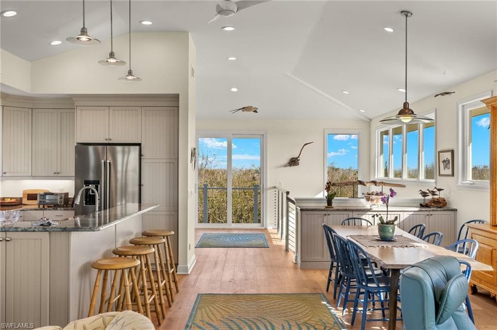 2190 Camino Del Mar DR, SANIBEL FL 33957-6