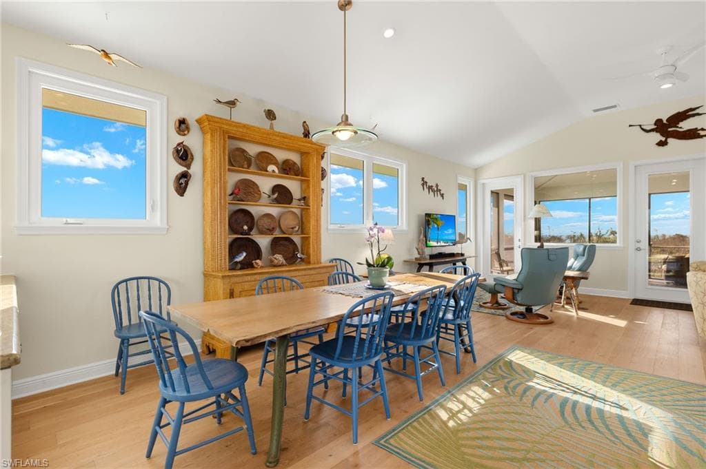 2190 Camino Del Mar DR, SANIBEL FL 33957-8