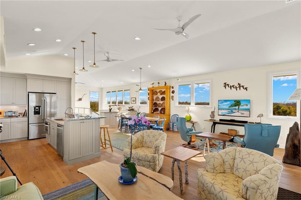 2190 Camino Del Mar DR, SANIBEL FL 33957-3