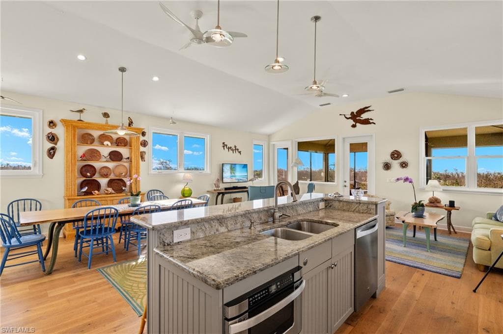 2190 Camino Del Mar DR, SANIBEL FL 33957-7