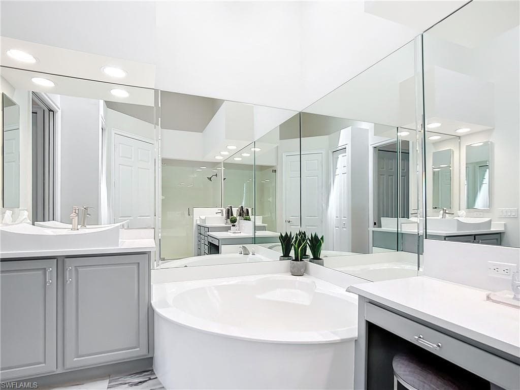 4752 STRATFORD CT # 1404, NAPLES FL 34105-28