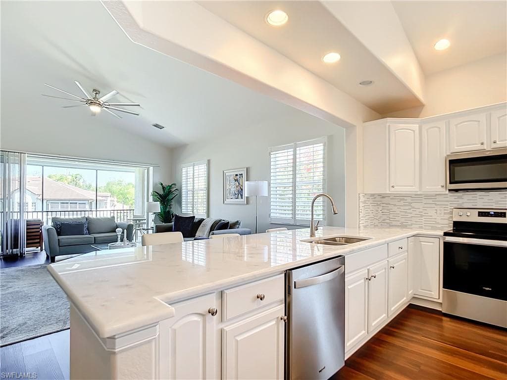4752 STRATFORD CT # 1404, NAPLES FL 34105-13