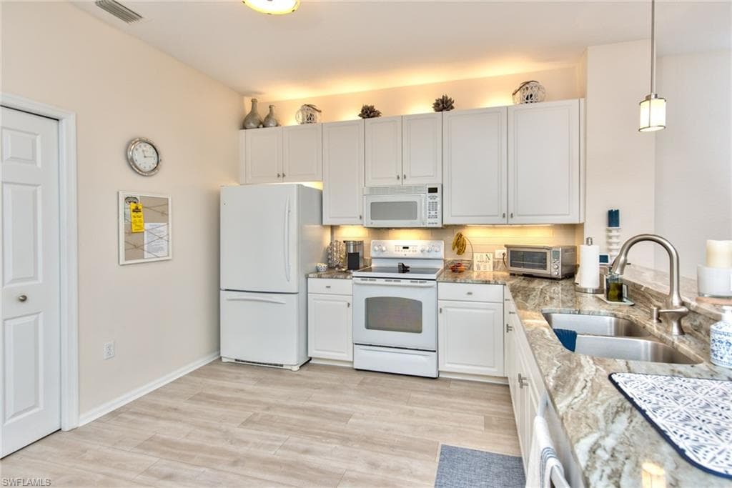 10045 Heather LN # 204, NAPLES FL 34119-4