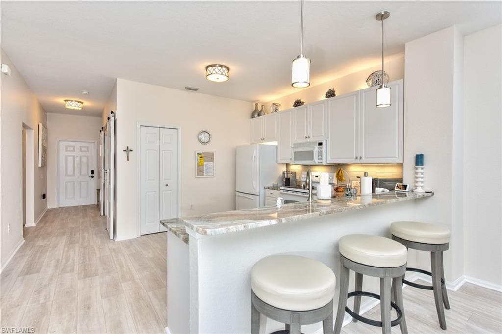 10045 Heather LN # 204, NAPLES FL 34119-3