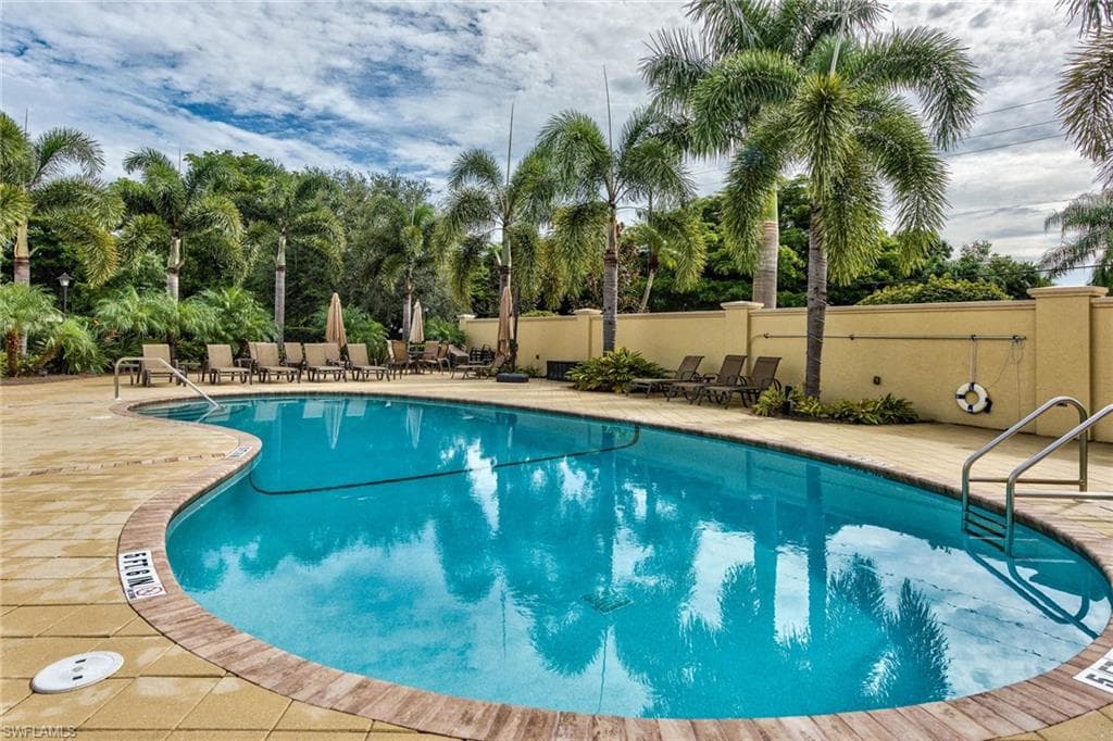 10045 Heather LN # 204, NAPLES FL 34119-24
