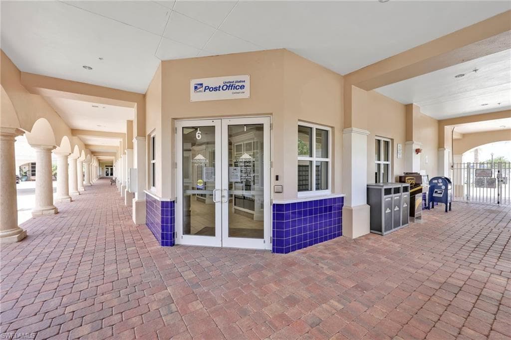 8685 Erice CT, NAPLES FL 34114-37