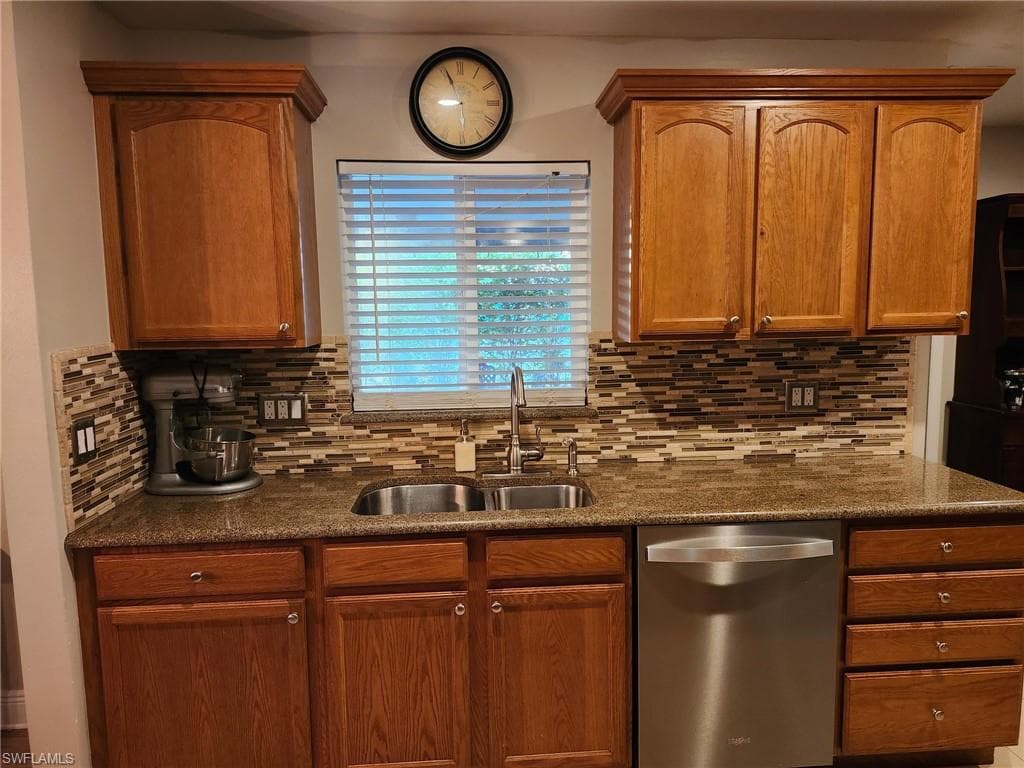 1605 Oakley AVE, FORT MYERS FL 33901-19