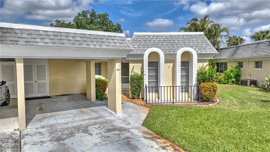 9 Park Lane CIR, LEHIGH ACRES FL 33936-2