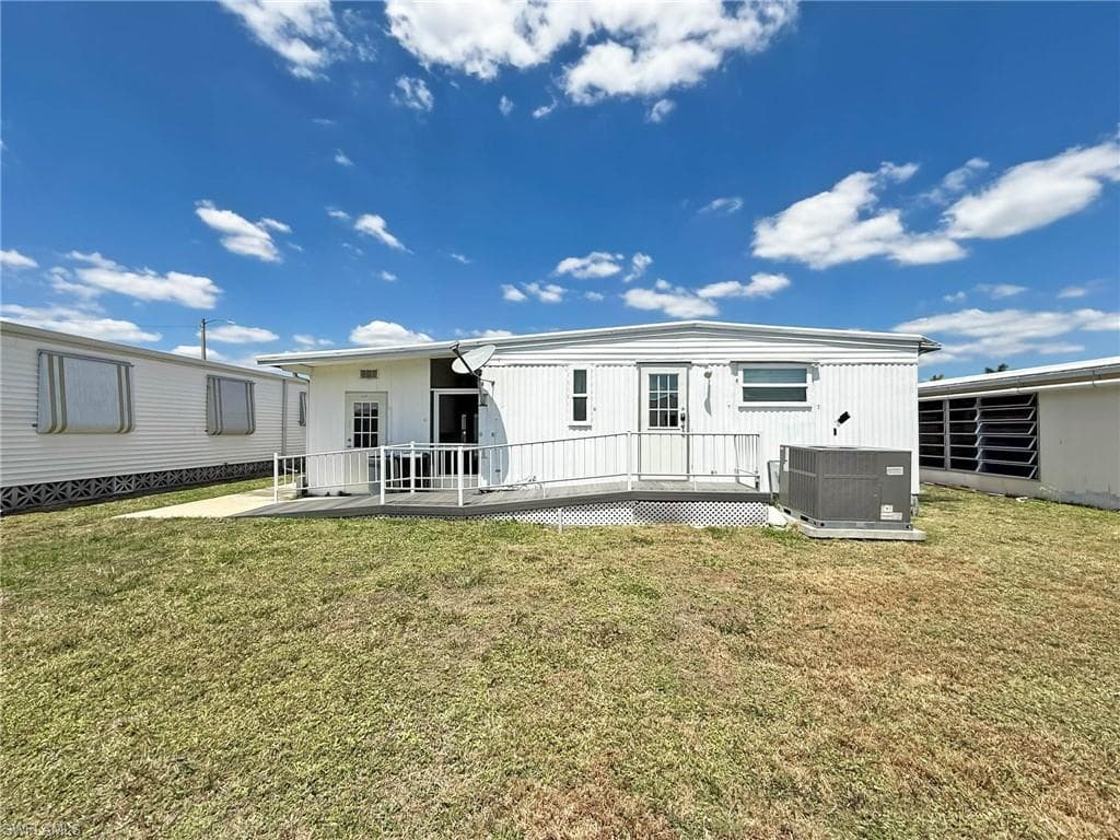 3388 Rainbow LN, NORTH FORT MYERS FL 33903-34