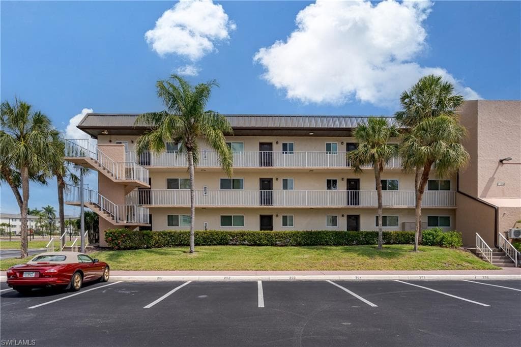 1014 Manatee RD # F102, NAPLES FL 34114-1