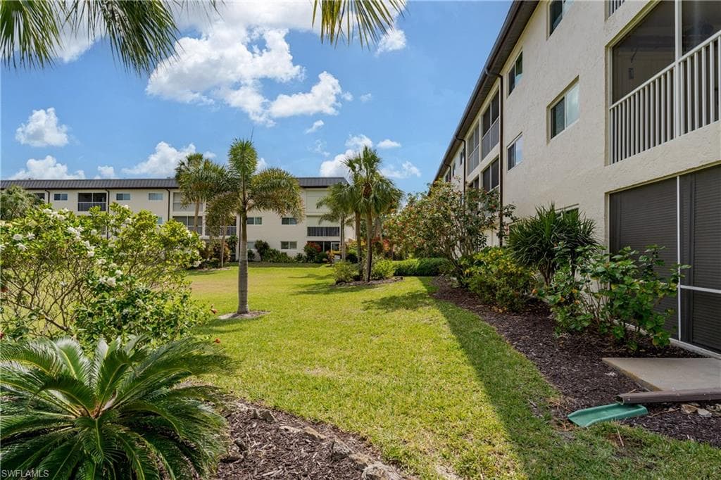1014 Manatee RD # F102, NAPLES FL 34114-21