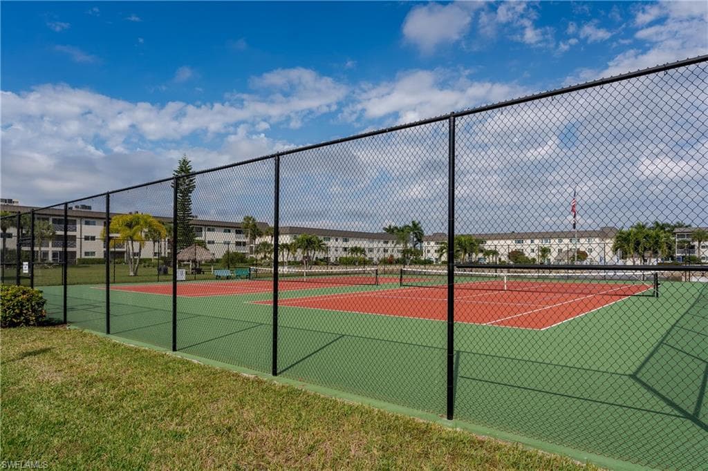 1014 Manatee RD # F102, NAPLES FL 34114-28