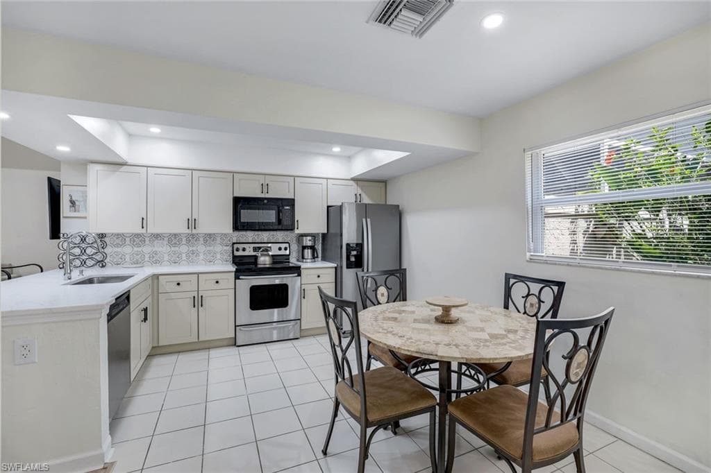 156 Sabal Lake DR, NAPLES FL 34104-5