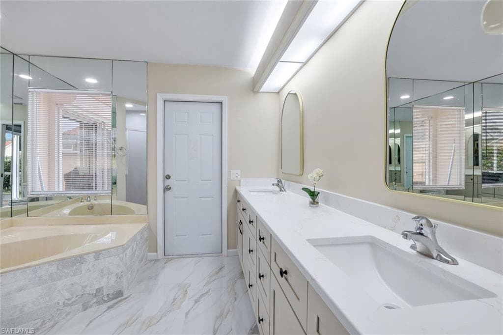 156 Sabal Lake DR, NAPLES FL 34104-8