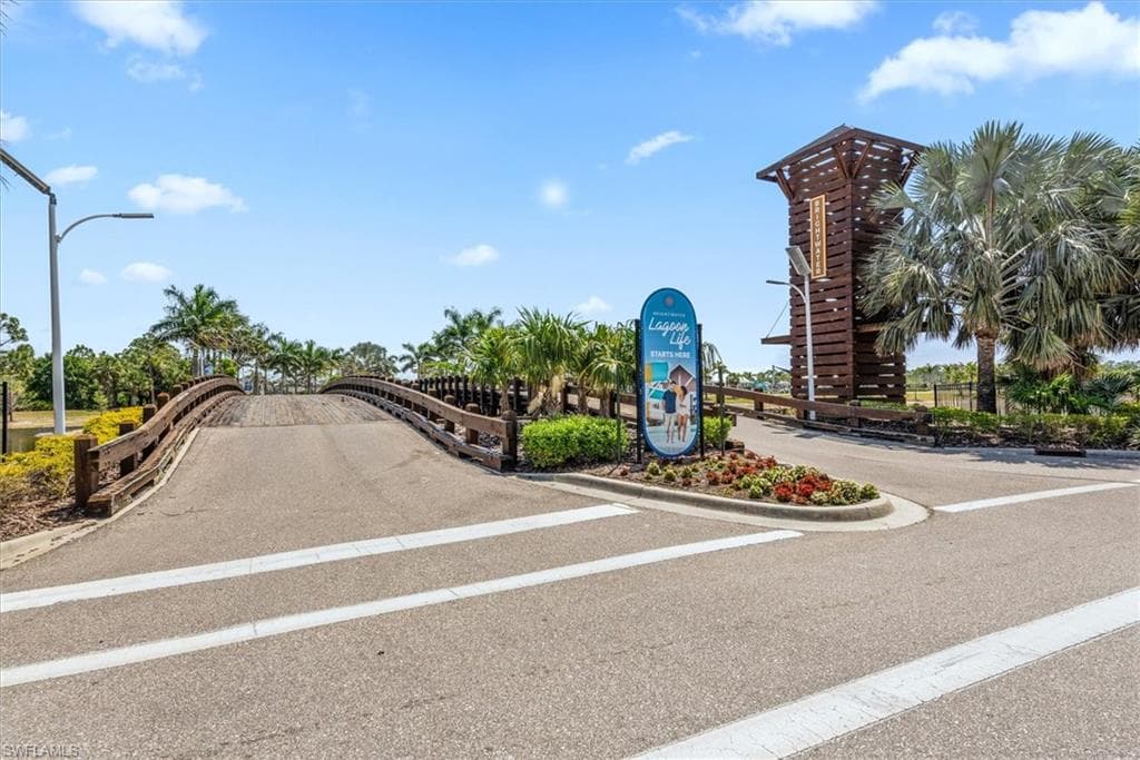 8813 Swell Brooks CT, NORTH FORT MYERS FL 33917-4