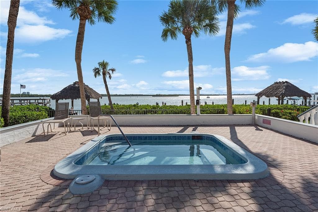 1085 Bald Eagle DR # E409, MARCO ISLAND FL 34145-17