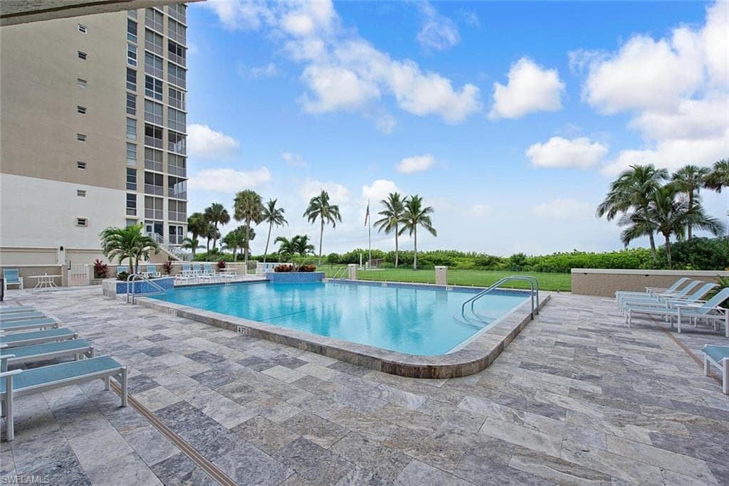 10701 Gulf Shore DR # 302, NAPLES FL 34108-22